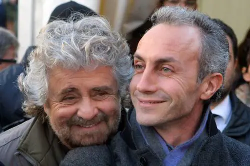 "Non c'è sentenza". Per Grillo Travaglio diventa garantista