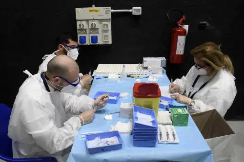 Ecco il vaccino nelle uova: "Un miliardo di dosi all'anno"