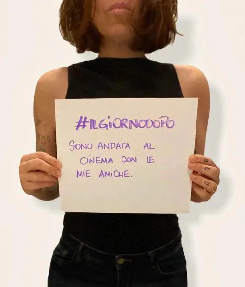 Grillo colpevolizza la vittima. Ma ci vuole tempo per denunciare