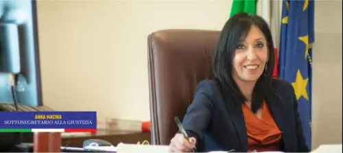 "Ha visto il video di Grillo Jr?". Salvini chiede le dimissioni della sottosegretaria