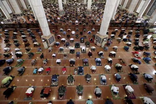 Colonia, via libera ai canti dei muezzin dalle moschee cittadine. È polemica