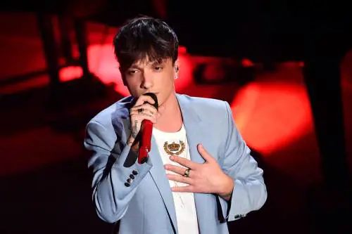 Caos al concerto di Ultimo. Ira dei fan: "Ridateci i soldi"