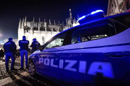 In fuga con il coltello: la furia del migrante sulla bimba