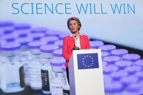 L'Ue: a luglio immuni al 70%. Seconde dosi, sì a Vaxzevria