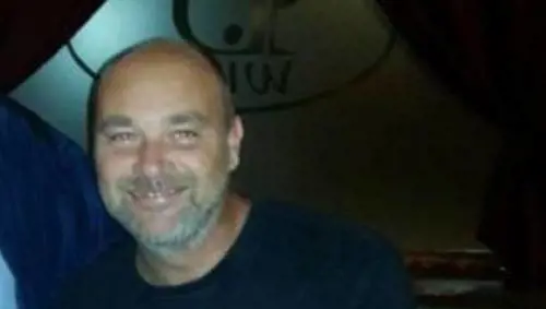 Accoltellato in casa dalla figlia e il fidanzato: "Volevano fare strage familiare"