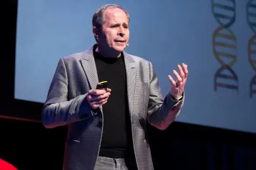 "Analfabeti di epidemiologia": Crisanti contro Bassetti