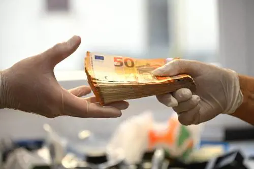 Conti correnti, crescono le spese. Ecco cosa sta accadendo