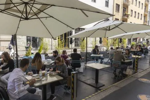 Milano dirà addio ai suoi dehors?