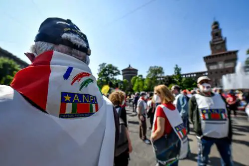 La Resistenza passiva di chi tifa per la libertà ma inneggia al lockdown