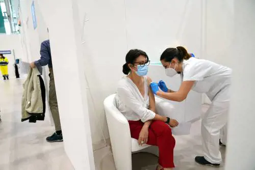 Rt ospedaliero, vaccini e incidenza: i nuovi parametri per decidere i colori