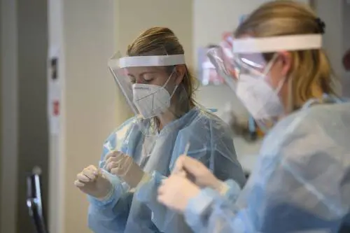 "Chi sono i resistenti al Covid". Uno studio può cambiare tutto