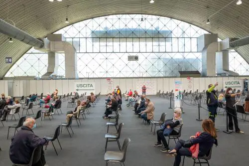 Il numero delle vaccinazioni in Lombardia che fa impallidire tutta Italia