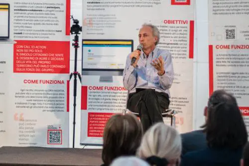 Giorno record dei vaccini, Travaglio non si arrende: "Lontane le 500mila dosi"