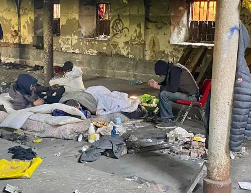 Ancora morti per droga a Rogoredo: "Intanto la sinistra di Milano esulta per la finta riqualificazione"