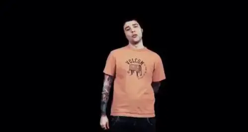 "Ha mangiato wurstel". La canzone che imbarazza Fedez