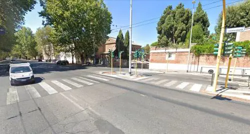 "Sbalzata per diversi metri". L'orrore sulle strisce pedonali