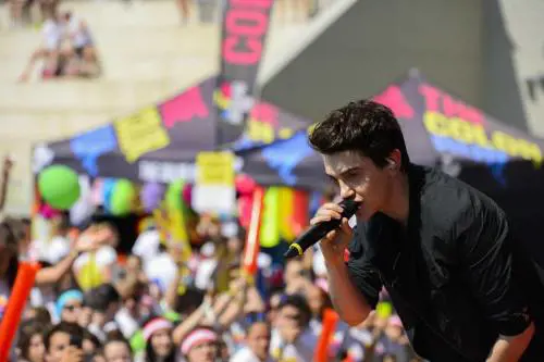 Fedez "ruba" la scena. E Michele Bravi dà lezioni buoniste a Pio e Amedeo