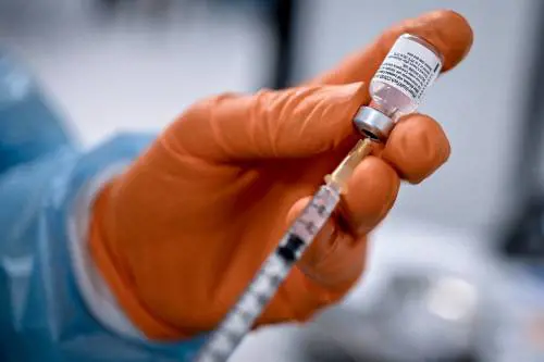 "Vaccinazioni in Lombardia, ospedali privati in prima linea"