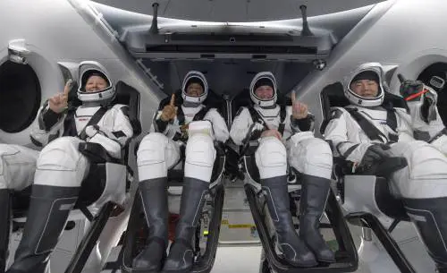 SpaceX, missione compiuta. Atterra la navicella di Musk