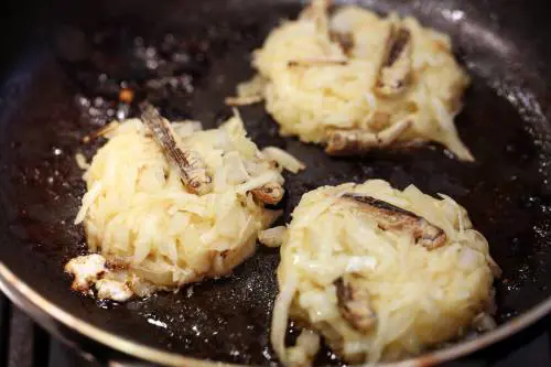 L'Ue ci mette le larve nel piatto: "Così penalizza l'Italia"