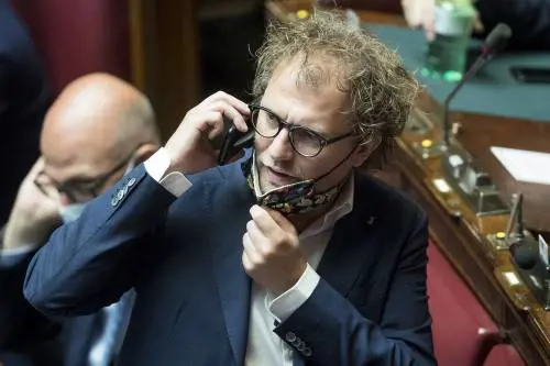 I veleni di Amara colpiscono Lotti: "L'ex ministro faceva spiare il pm del caso Consip"
