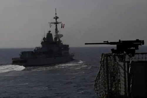 Navi da guerra in mare: cosa sta succedendo nella Manica
