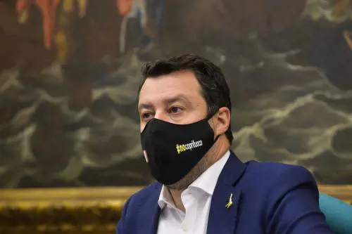Salvini sfida i chiusuristi: la mossa in Cdm per stanare Speranza