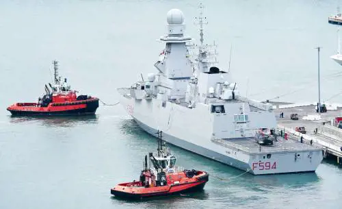 La Guardia costiera di Tripoli: "Soltanto colpi in aria. Avevano sconfinato nelle nostre acque e non hanno risposto ai nostri appelli".