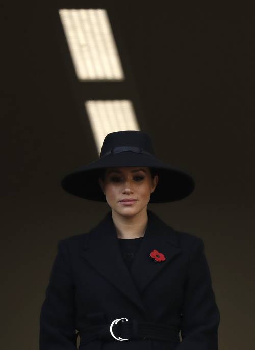 Meghan Markle fatta fuori da foto e video della royal family