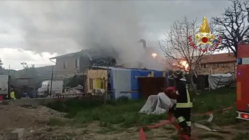 Esplosione in un laboratorio di cannabis light a Gubbio: due morti, tre feriti