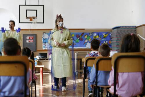 "Via le mascherine a scuola": la svolta in Francia