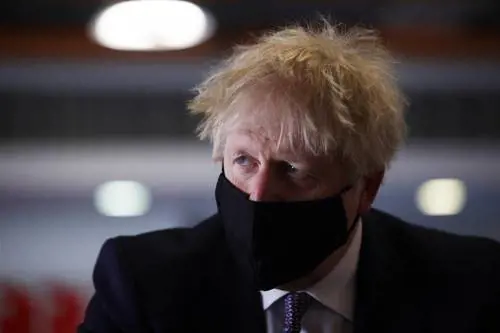 Allarme variante indiana Londra rinvia le aperture. "Ma in Italia non si cerca"