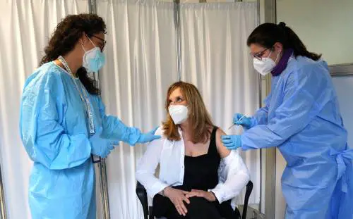 Vaccino per gli over 50: tutto ciò che c’è da sapere