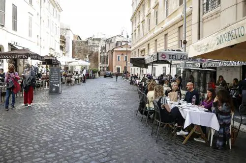 Folla in strada e locali pieni  E l'Italia ritrova i suoi turisti