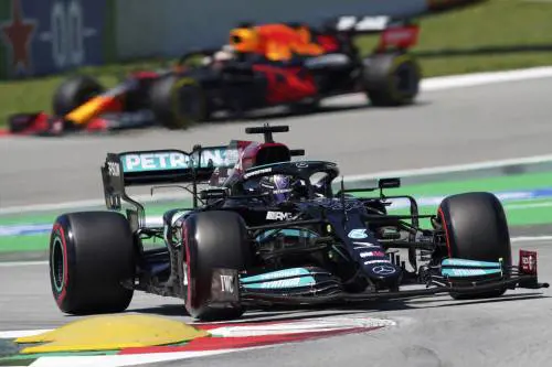 Hamilton a quota 100, ma non va in pensione. E Leclerc fa il miracolo