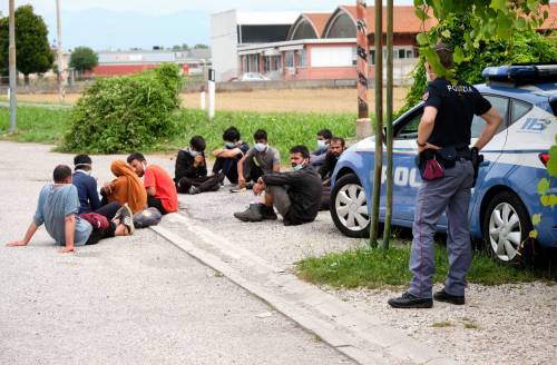 "Picchiato dalla polizia", ma era falso. Sbugiardato il pachistano idolo delle Ong