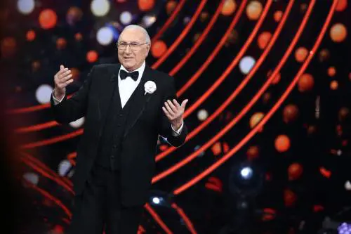 Pippo Baudo spiega l'Abc della tv a chi ulula senza sapere