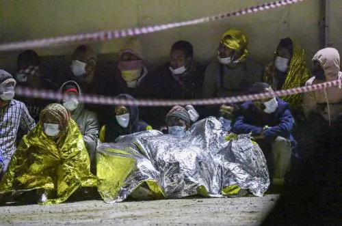 Boom di sbarchi: si cercano nuove strutture per i migranti