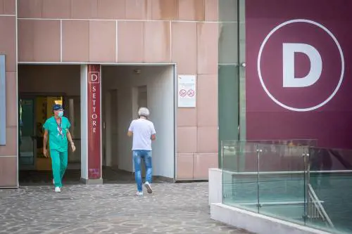 Berlusconi torna in ospedale, nella notte il ricovero al San Raffaele