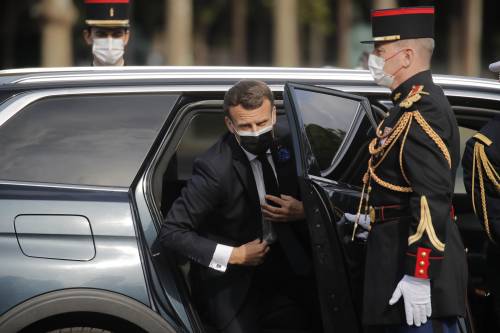 Aria di golpe in Francia: "Se Macron non si muove..."