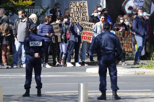 L'esercito di estremisti che spaventa la Parigi