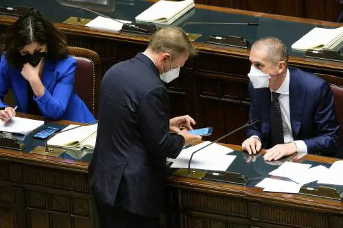 "Non ha senso aspettare i contagi zero. Pubblico negli stadi per l'ultima di serie A"