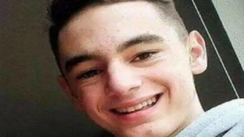 Il ragazzino eroe morto per difendere la madre dall'assassino pakistano