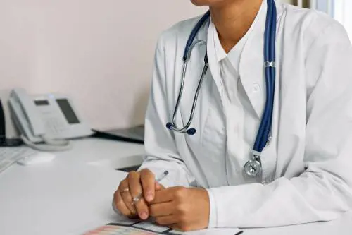 "È solo rotto". Ma è un tumore. Il ragazzo muore, medico condannato