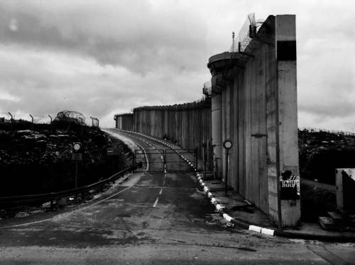 Cemento, razzi e memorie di #guerra: Israele in bianco e nero