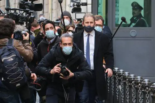 Casaleggio aspetta i soldi e scommette sul flop di Conte
