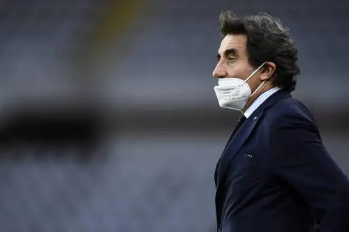 "Causa farsesca da sospendere fino all'appello"