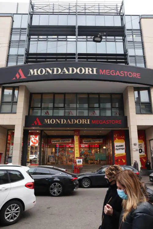 Mondadori alza le stime. E stringe sullo shopping