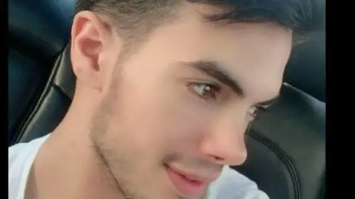 "Sei gay e ci disonori". E i parenti lo decapitano