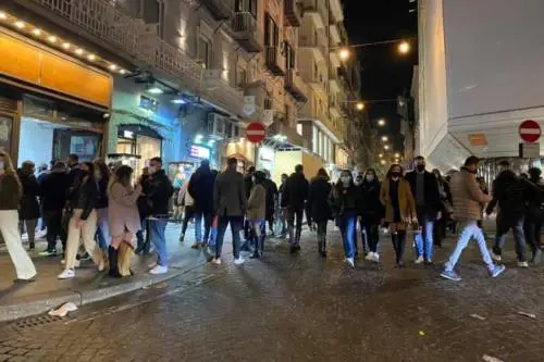 L'Italia in giallo, l'Rt in calo: perché si può riaprire davvero